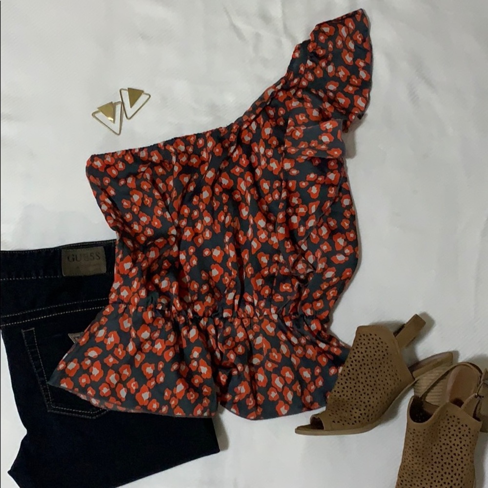 Timing One Shoulder Top